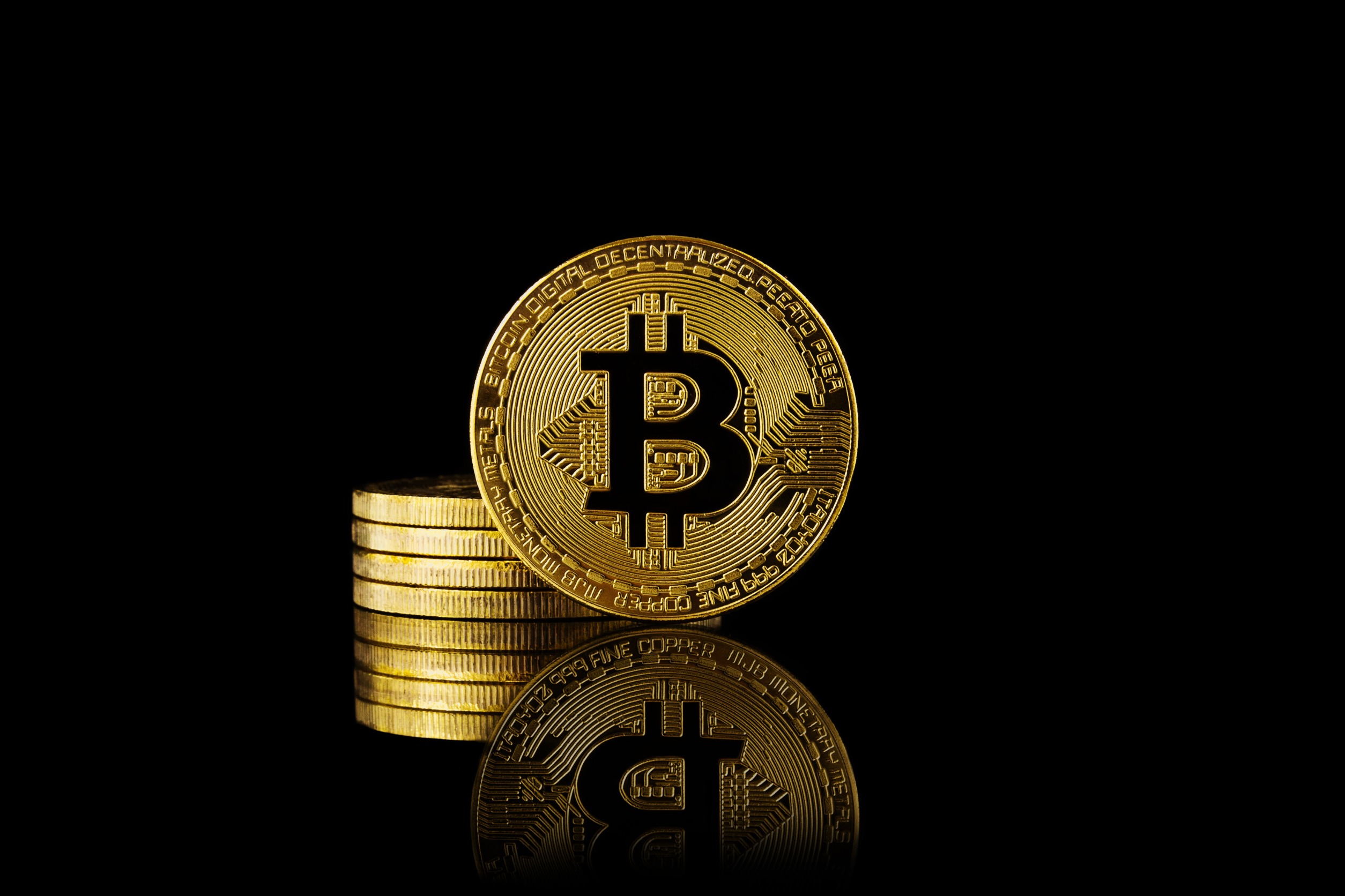 Nearly a million addresses hold more than 1 bitcoin, half the US median salary