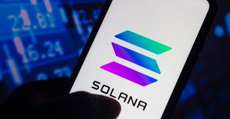 Solana price breaks past $200, targets July peak